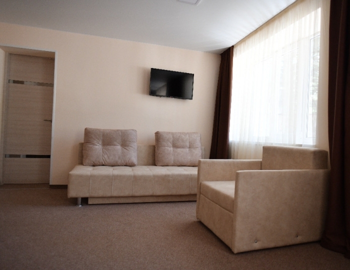 1-мест.(разм. в 4-мест.) 2-комн. полулюкс семейн. (юг) - Пансионат «Феодора» Алушта